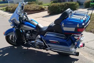 Blue/gray two-tone Electra Glide Classic, 82000kms, maintenance records available for viewing, 1584...