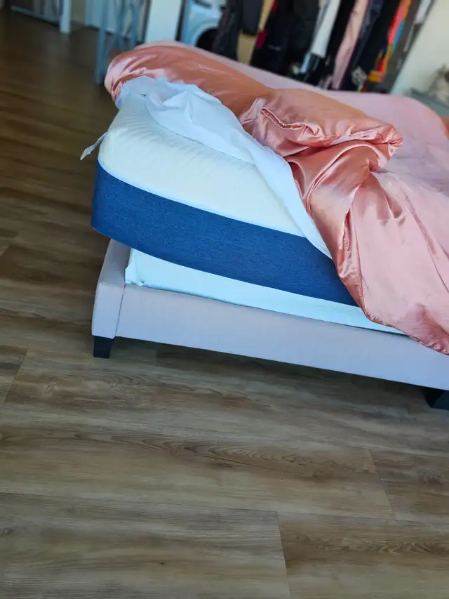 10" No-Noise Medium Memory Foam Mattress QUEEN size in Beds & Mattresses in Downtown-West End - Image 3