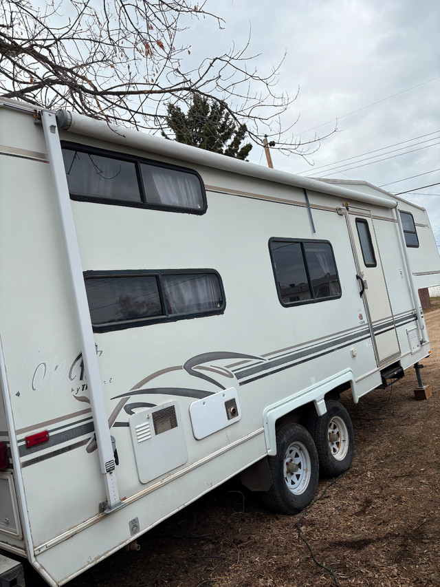 2000 Topaz 26' Fifth Wheel Camper w A/C in Travel Trailers & Campers in Grande Prairie - Image 2