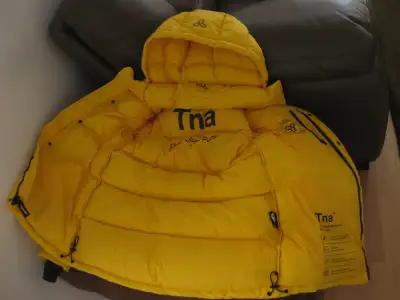 Women Aritzia super Puff winter jacket, View more