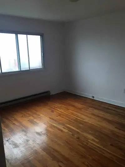 (English will follow) Bonjour, nous sommes deux frères cherchant un(e) coloc pour une colocation à 3...