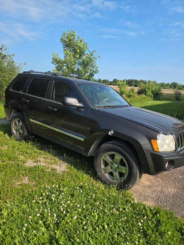 2005 jeep Cherokee in Cars & Trucks in St. Catharines