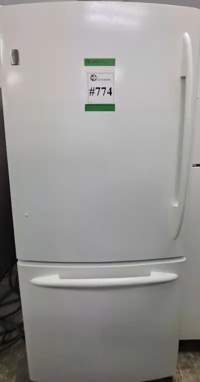 GE Refrigerator 30'' **Réfrigérateur, View more