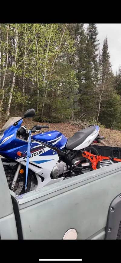 Pros new tires new brakes new chain new sprocket new battery new spark plugs Bike was saftied last y...