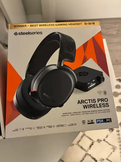 Arctic pro wireless gaming headset with all the accessories and three batteries.