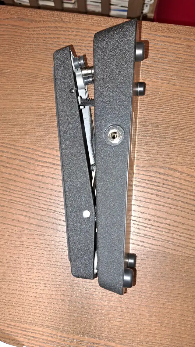 Vox V845 Wah-Wah Pedal in Amps & Pedals in City of Toronto - Image 3