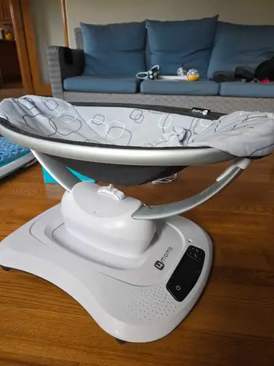 Ideal to soothe your newborn and let her watch you atound Adjustable recline Several speeds and moti...