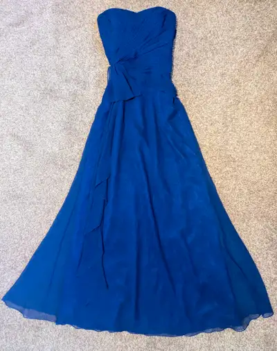 Elegant strapless Belsoie gown, perfect for weddings, formal events, proms, or evening wear. Color:...