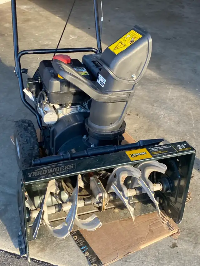 24 inch yardwork Snowblower in Snowblowers in Mississauga / Peel Region - Image 7