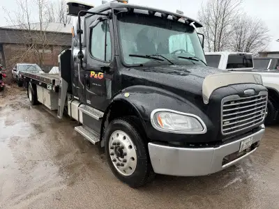 2018 freightliner AC Power windows Reka lp3 tilt and load deck Cummings engine, Allyson automatic tr...