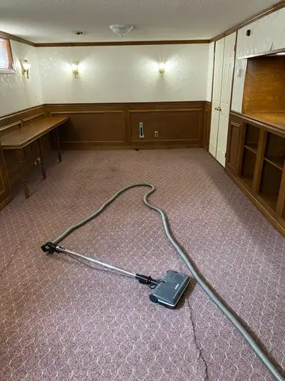 Very large room(24*10) in East Galt. Rent includes, internet, cable, parking, washer, dryer, Netflix...