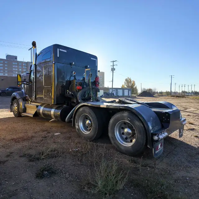 2023 Kenworth W990 — Crude/Side/End Dump/Bottles in Heavy Trucks in Saskatoon - Image 6