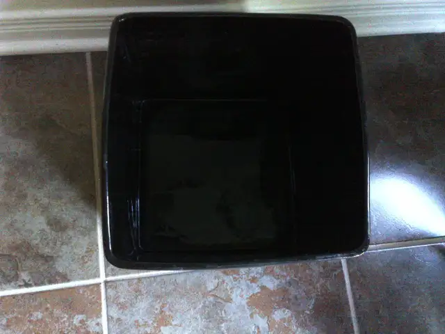 Black glossy ceramic planter in Home Décor & Accents in Ottawa - Image 4