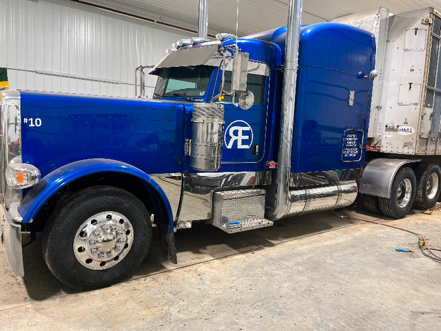 389 Peterbilt in Heavy Trucks in Regina - Image 2