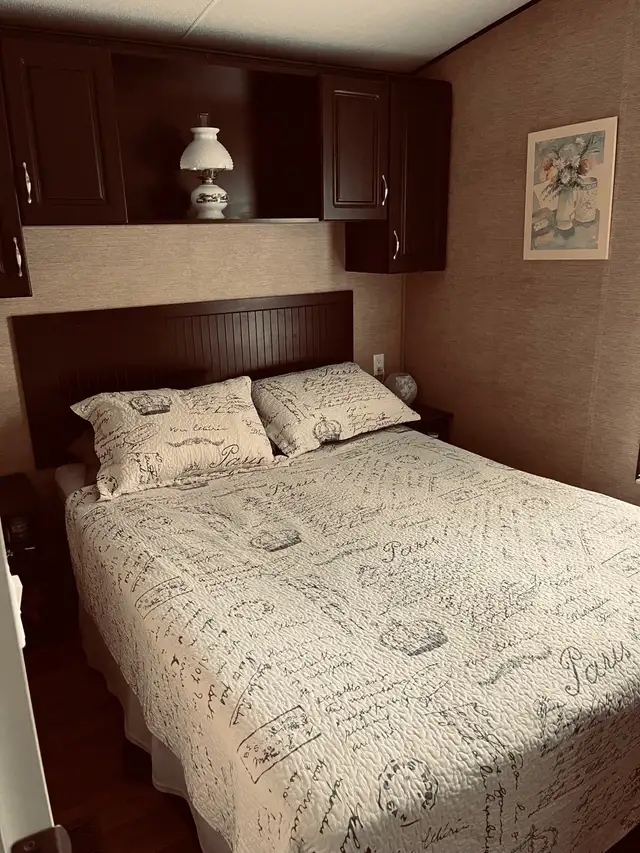 Fisherman’s Cove Cottager Escape 36X12 w/ large Sun/Screen Room. in Park Models in Owen Sound - Image 5