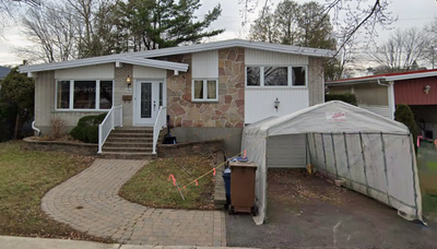 Située dans le quartier Renaud, cette jolie maison offre un cadre de vie agréable et calme. Elle se...