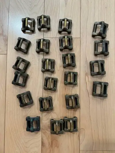 Set of 22 cast bronze sail slides size 7/8" Set of 22 cast bronze sail slides size 7/8" These are fa...