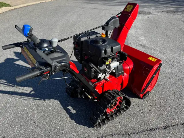 Toro 14/28 Commercial TRX HD Snowblower Souffleuse a Neige in Snowblowers in City of Montréal - Image 7