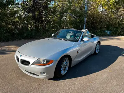 Turn heads and enjoy the sun in this stylish 2003 BMW Z4 Roadster 2.5i! With only 174,174 km, this c...