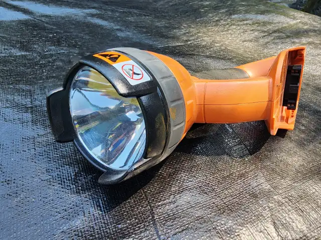 Ridgid 18Volt Battery Operated Flush Light Tool Only in Power Tools in Windsor Region - Image 2