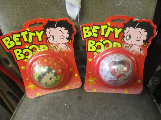 2005 BETTY BOOP KING FEATURES PUSH LIGHTS IN PACKAGES $10. EA. in Home Décor & Accents in Winnipeg - Image 2