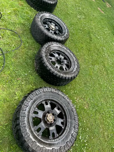 2 tires bald. 1 rim had to get the lug burned off. I think they were off a Silverado. 100$ take em 3...