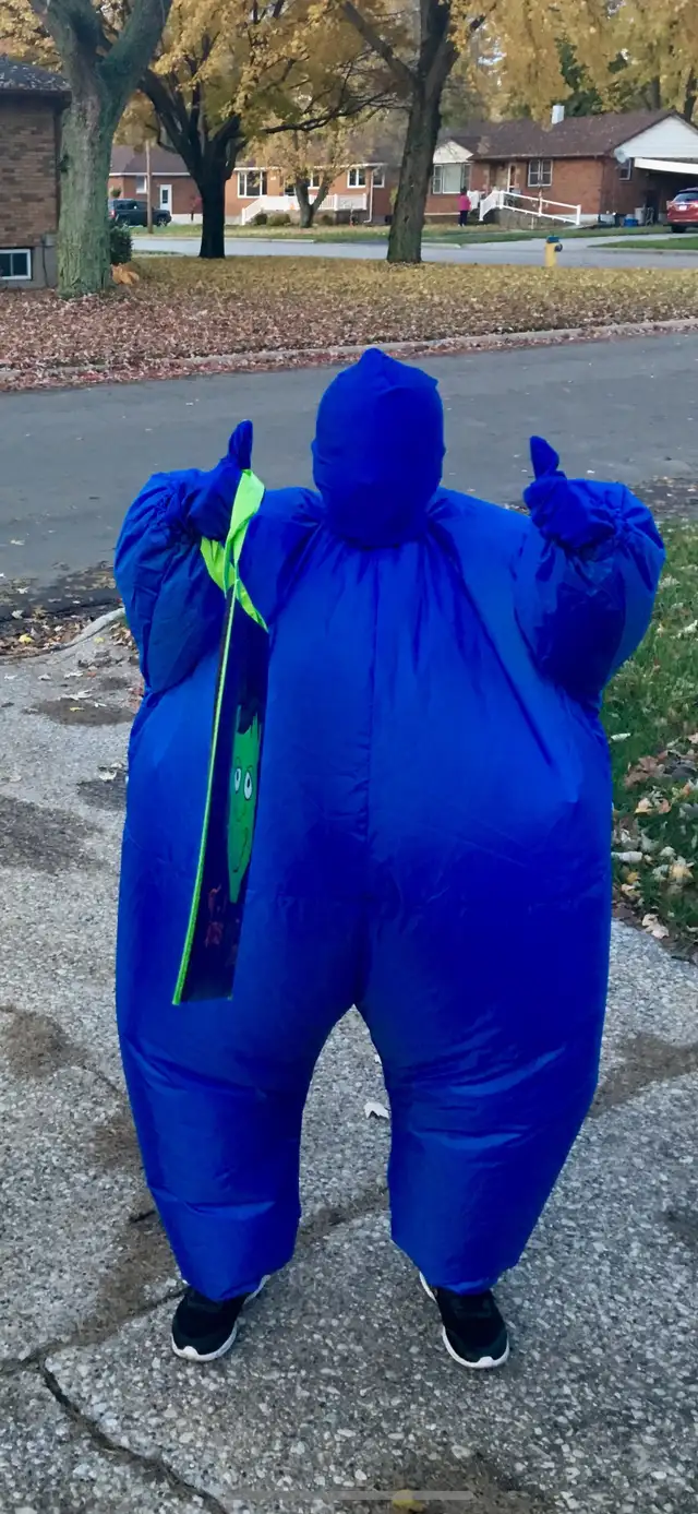 Kids Light Up Inflatable Costume in Toys & Games in Sarnia - Image 3