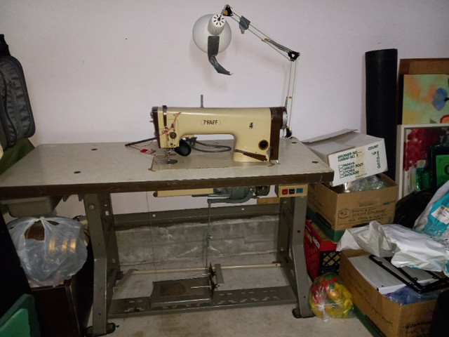 PFAFF Industrial Sewing Machine in Other Business & Industrial in Delta/Surrey/Langley - Image 2