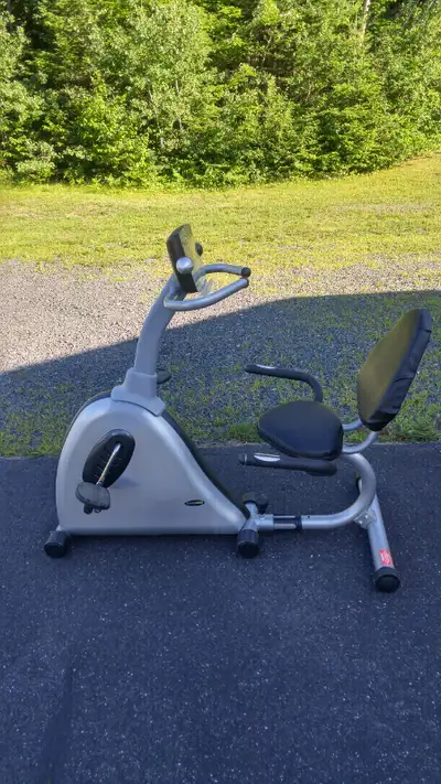 Fitness Club stationary recumbent exercise bike in very good condition, solid built, sturdy and not...