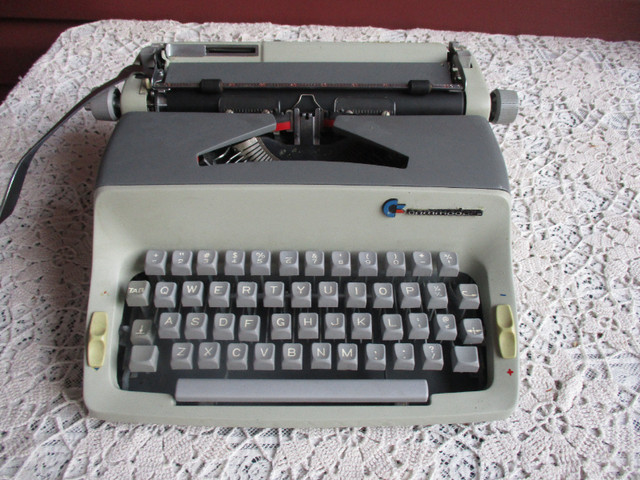 Vintage Commodore Typewriter in Arts & Collectibles in New Glasgow