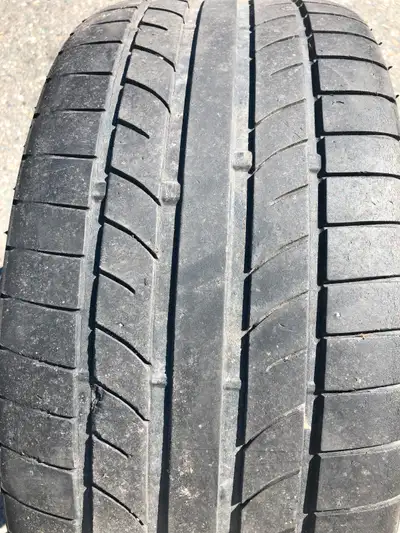 One tire only, its good hold air, rim not included, picked up only.