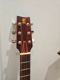 Rare Yamaha 00 folk style guitar