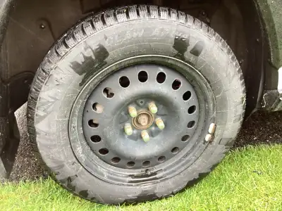 ICE Claw ARW 8. 215 65R17h Used for about 1000 km. On 2024 RAV 4