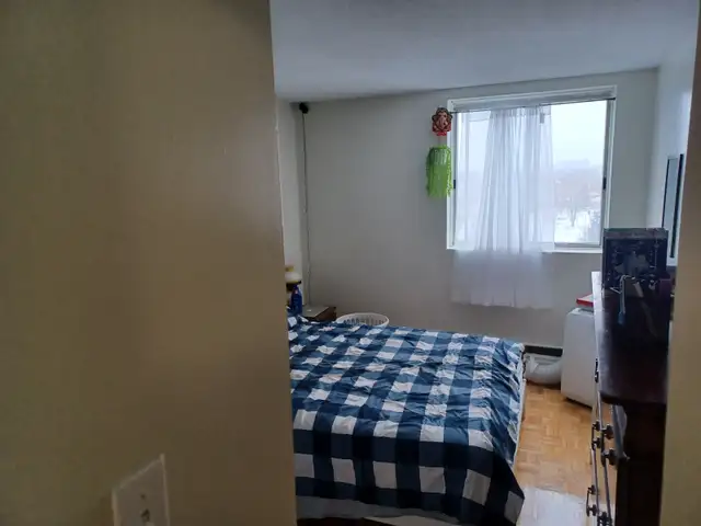 Room for rent in 2 bedroom apartment starting 1st October.63611988302339124