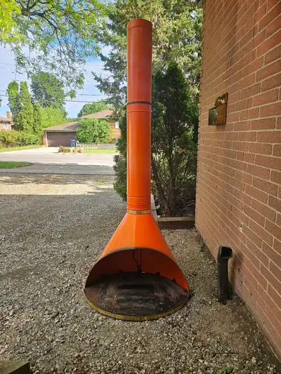 This beauty is for someone looking for a project. The 60s/70s orange absolutely pops. The fan works...
