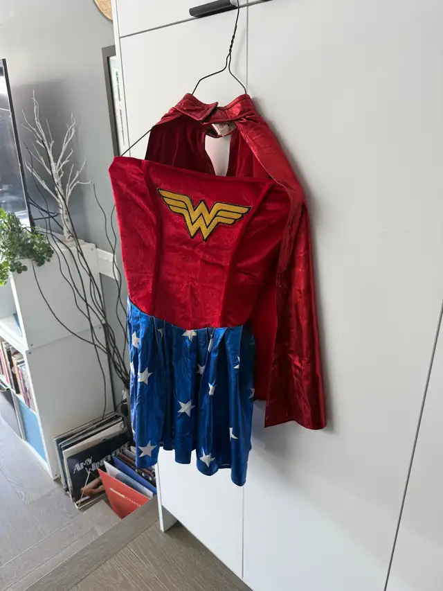 Wonder Woman Costume Small in Costumes in Calgary - Image 2