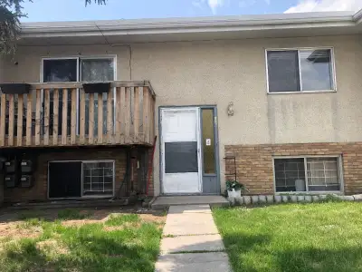 Free Rent for the rest of January. Two large bedrooms with walk in closets, one full bathroom. KItch...