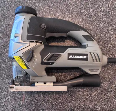 Mastercraft Maximum 6amp Jigsaw with scroll saw feature. Has had very little use and is in great con...