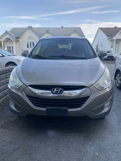 Hyundai Tucson 2013, très confortable à conduire et super économique 4 cylindres 2.4L. L'auto est en...