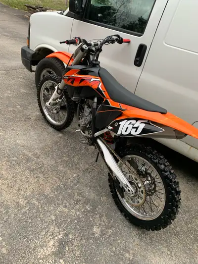 2014 KTM 250 SXF super clean bike with low hours. Comes with brand new battery spare new front fende...