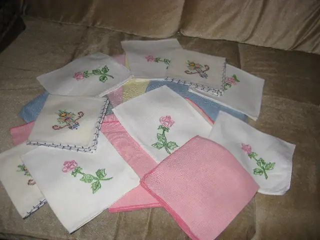 VINTAGE BELLE NAPPE POINTS RICHELIEU - SERVIETTES - BRODERIE in Arts & Collectibles in Laval / North Shore - Image 8