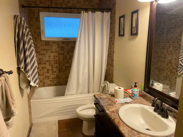 near the university room for rent in Room Rentals & Roommates in Regina - Image 3