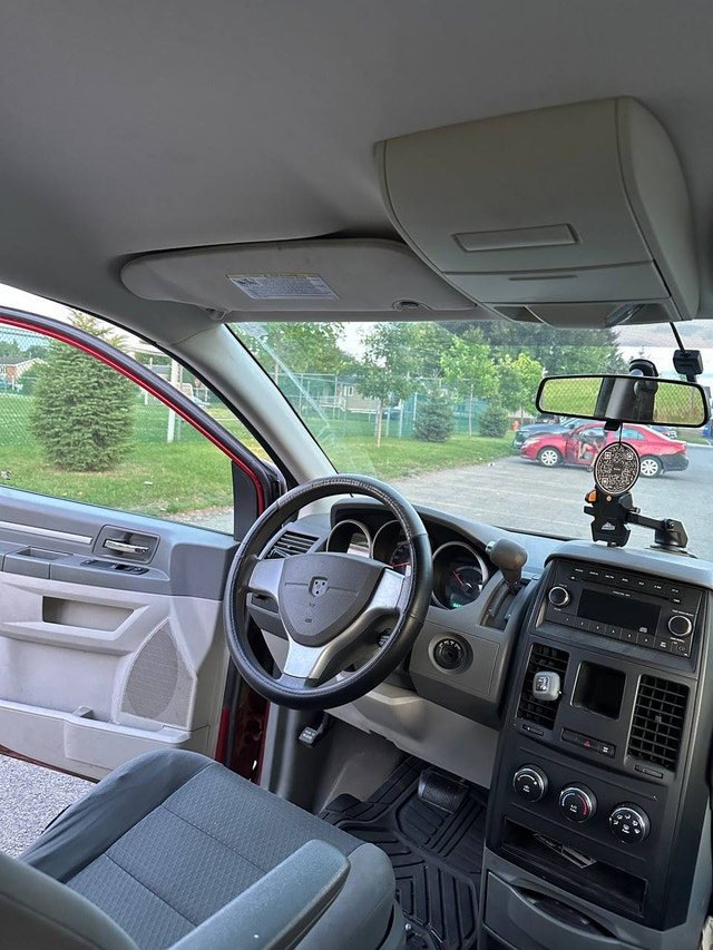 2010 Dodge Grand Caravan — photo 4