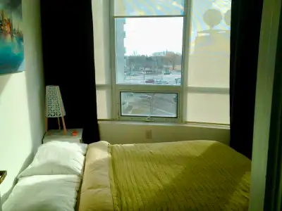 Private Room with Ensuite in Stylish Downtown Condo -Female Only