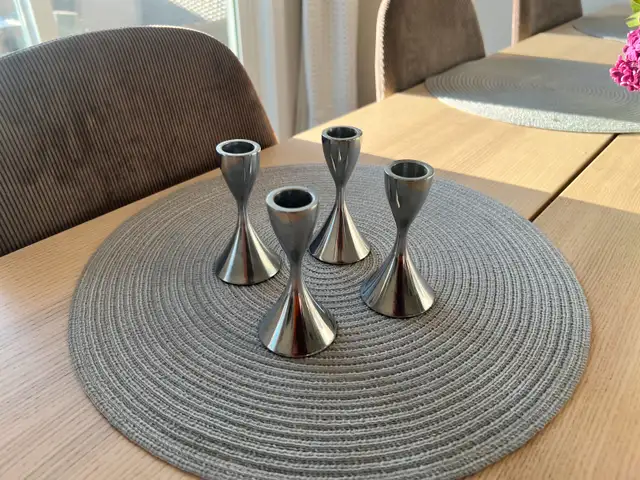 2 SETS OF CANDLE HOLDERS62864365951362122