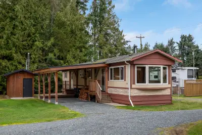 (No pad or land included – CSA Z240, 12’ x 60’) Priced at reduced $57500.00 Brand-new finishes and a...