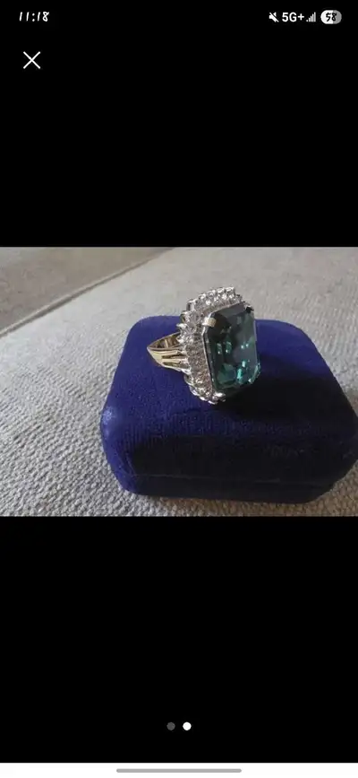 Elegant Vintage Emerald colored ring, View more