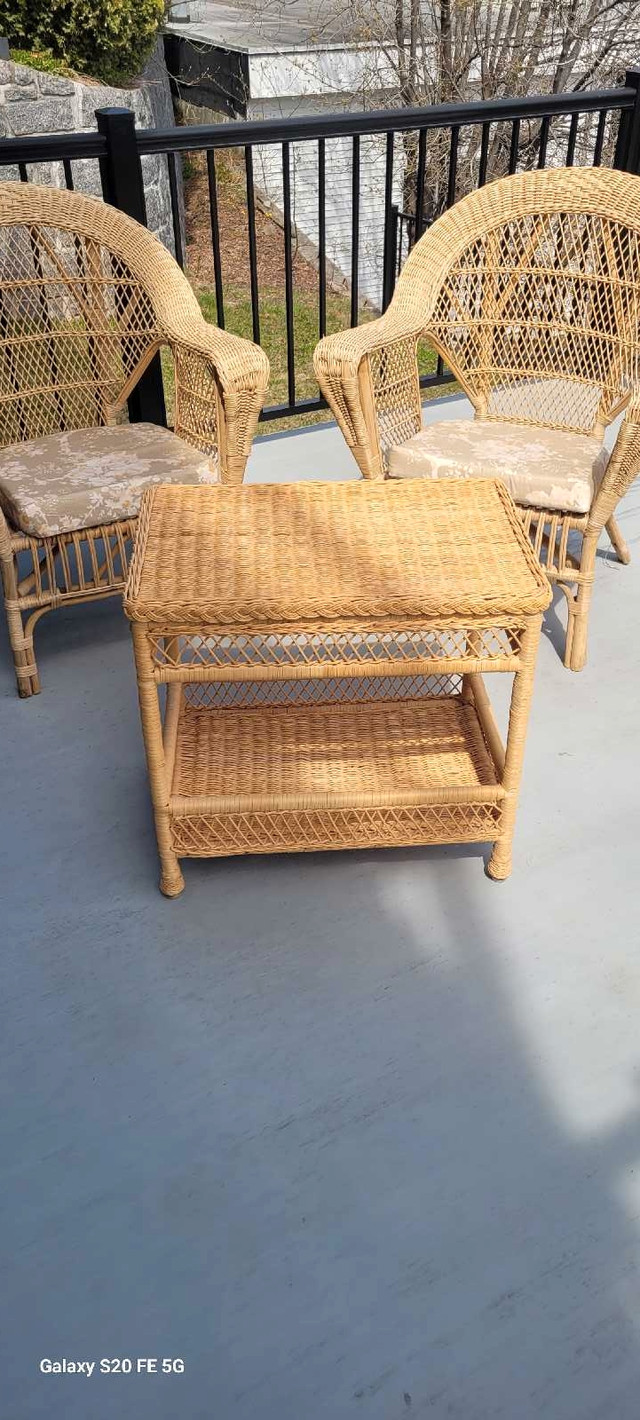 Ensemble de rotin deux chaises avec table dans Mobilier pour terrasse et jardin  à Ville de Québec - Image 4