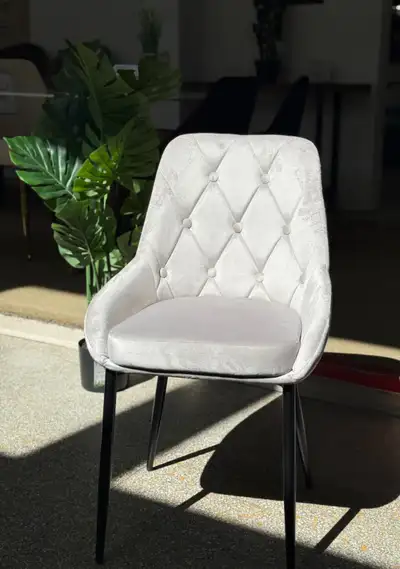 Chaises en velours (noir, gris), View more