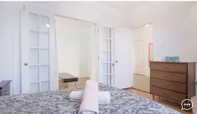 Très bien situé Rénové Balcon arrière Entrée laveuse/sécheuse Stationnement sur la rue